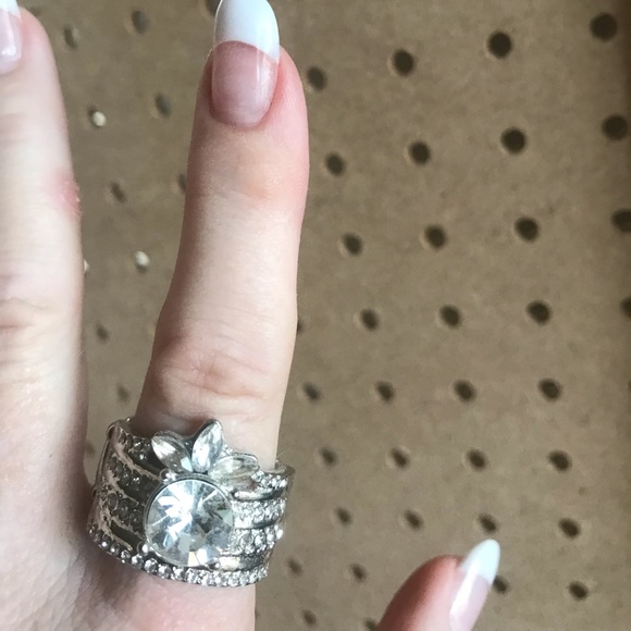 Crown ring in rhinestones w/large center stone.